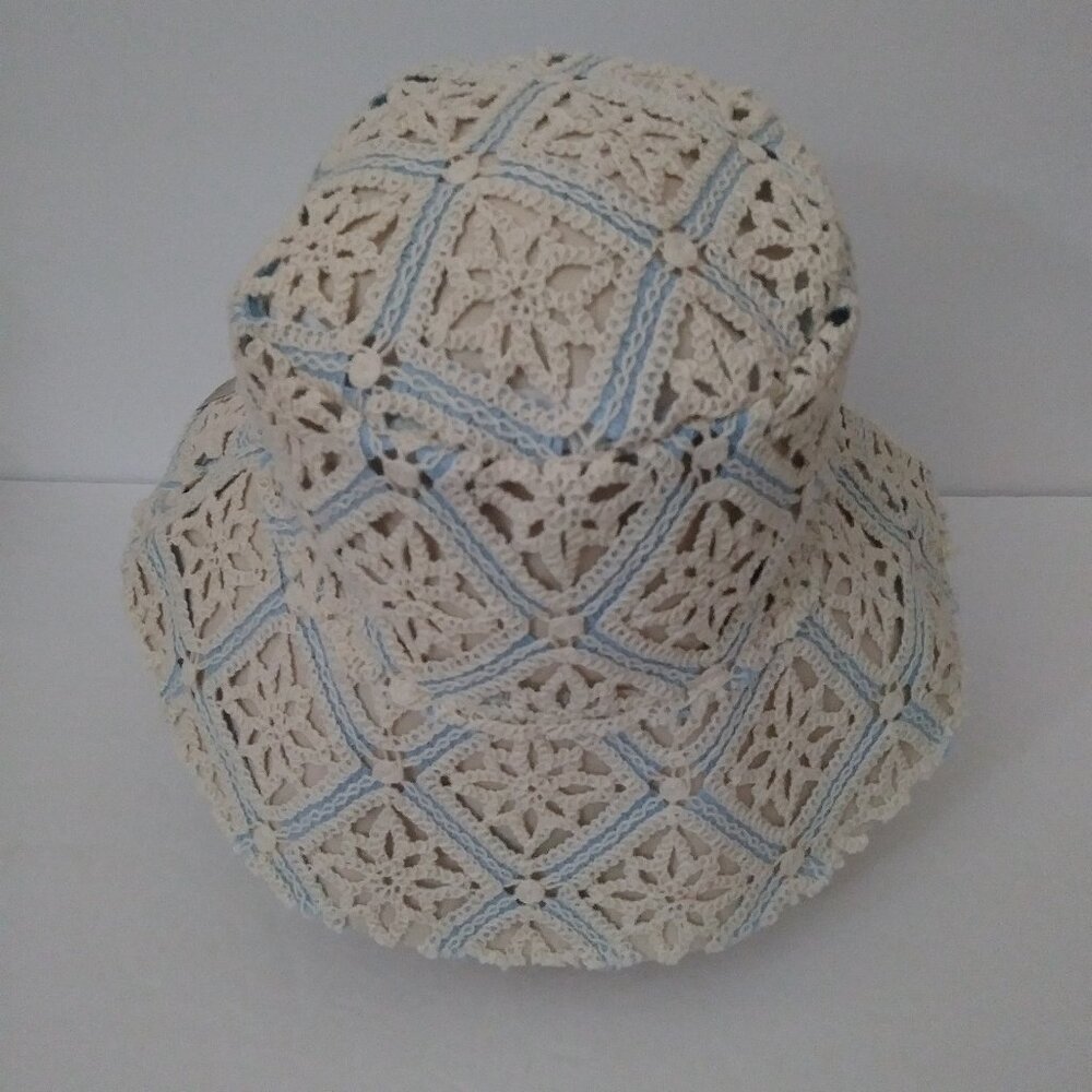House Of Harlow 1960 Crochet Bucket Hat Beige/Blue Squares